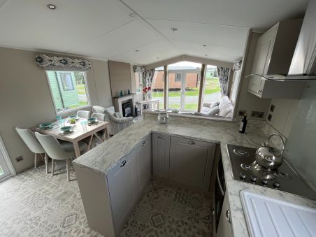 Carnaby Lakehouse Lodge